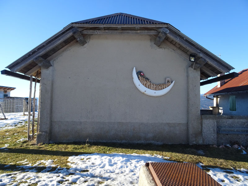 panchina gigante sul M.Ekar e drago alato di Vaia